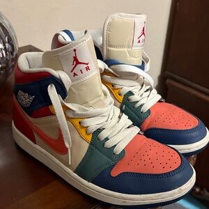 Jordan 1 Mid SE
Multi Color (2022) 7.5 Youth